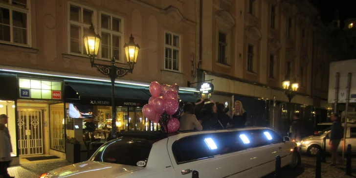 Na společenské akce nebo vyhlídkovou jízdu limuzínou cabrio až pro 8 osob