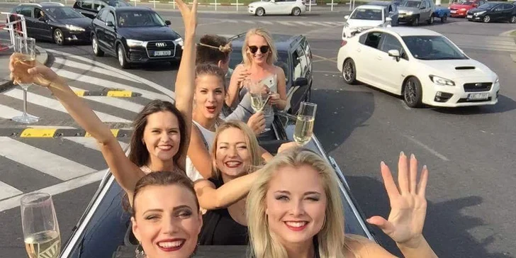Na společenské akce nebo vyhlídkovou jízdu limuzínou cabrio až pro 8 osob