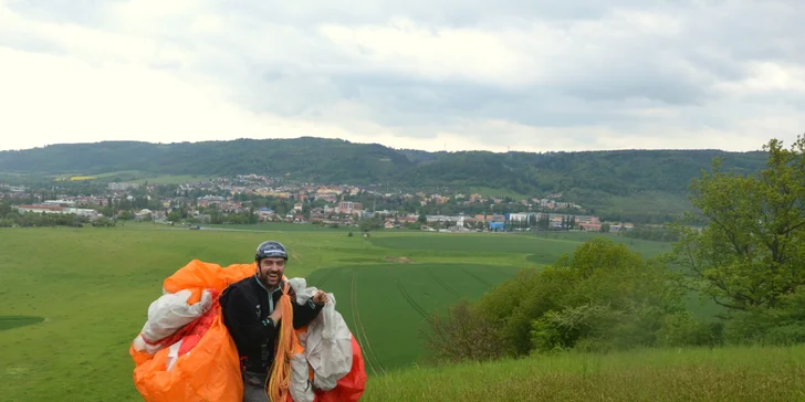 Vyzkoušejte si paragliding: celodenní výcvik s možností tandemového letu
