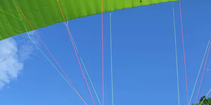 Vyzkoušejte si paragliding: celodenní výcvik s možností tandemového letu