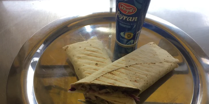 Dobroty s sebou s kuřecím i vege: kebab talíř, döner klasik a falafel dürüm