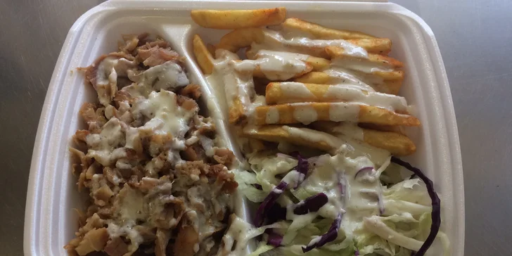 Dobroty s sebou s kuřecím i vege: kebab talíř, döner klasik a falafel dürüm