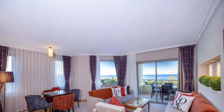 Všechny pokoje mají balkon či terasu.