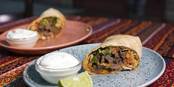 Indicko-mexická restaurace přímo v centru: polední menu s polévkou pro 1–2
