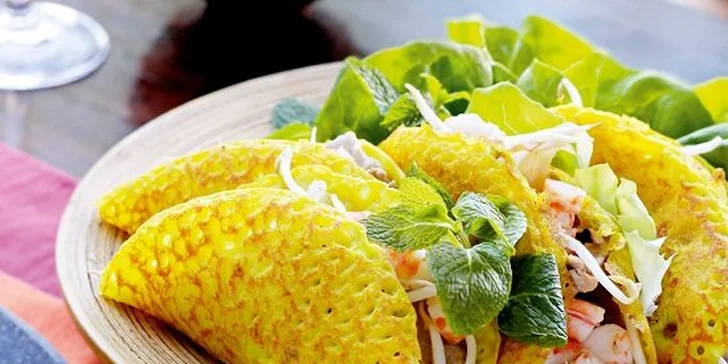 Vietnamská hostina pro 2 nebo 4 osoby: tři chody, teplý nápoj a lahev vína