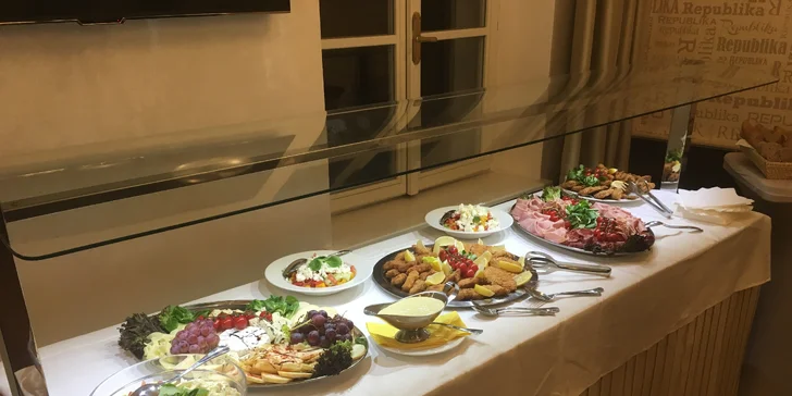 Konec roku v Republice: Silvestr s degustačním menu, rautem a přípitkem