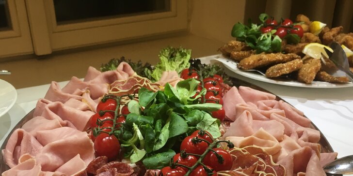 Užijte si romantický Silvestr ve 2 v krásném stylovém klubu: vč. jídla a pití