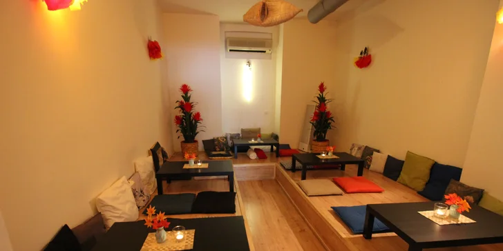 Vietnamská hostina pro 2 nebo 4 osoby: tři chody, teplý nápoj a lahev vína