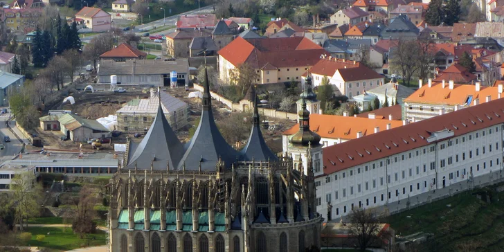 Vzrušující let vrtulníkem nad Kutnohorskem a Kolínskem pro 1 nebo 3 osoby