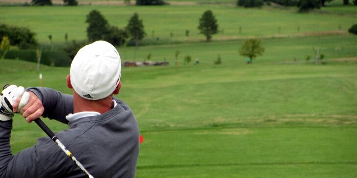 Objevte svět golfu: tréninky pro nováčky s teorií, nácvikem hry i občerstvením