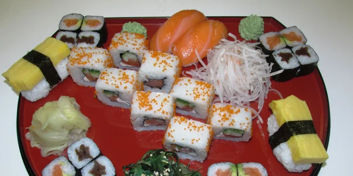Malý sushi set tvoří 28 lahodných kousků.