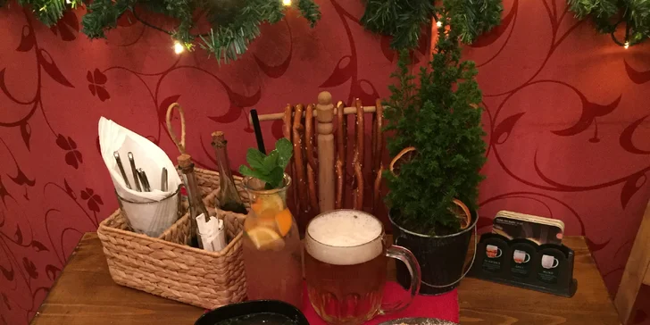 Vydatné 3chodové staročeské menu pro 2 v restauraci u Pražského hradu