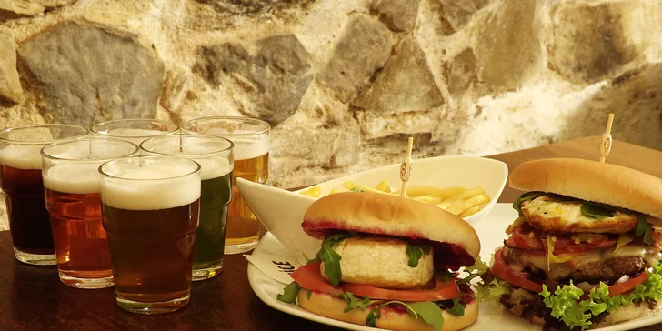 Burger, hranolky a pivní degustační set od Kynšperského pivovaru