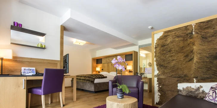 Pokoje Deluxe o ploše 40 m² nabídnou koupelnu s vanou i sprchou (v pokoji Classic je jen sprcha).