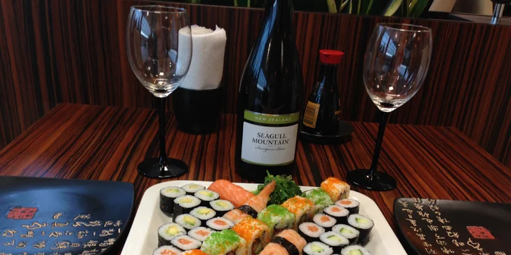Smlsněte si na sushi: rolky s lososem, chobotnicí i vege v setech 24-44 kusů