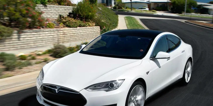 Splňte si řidičský sen: Jízda v elegantním automobilu Tesla X P90D či Tesla S P90D