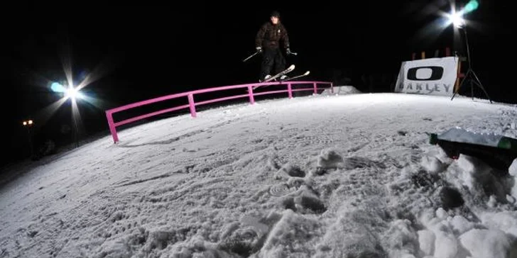 Na lyže s celou rodinou: celodenní permanentky do Skiareálu Vrchlabí–Kebrlák