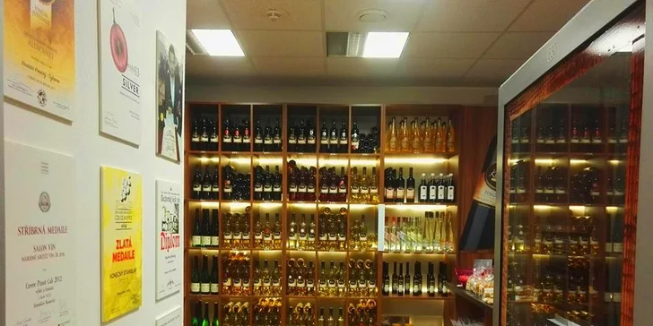 Zastavte se v nově otevřené vinotéce pro pohár horkého svařáčku s sebou