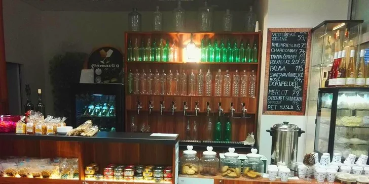Zastavte se v nově otevřené vinotéce pro pohár horkého svařáčku s sebou