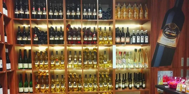 Zastavte se v nově otevřené vinotéce pro pohár horkého svařáčku s sebou
