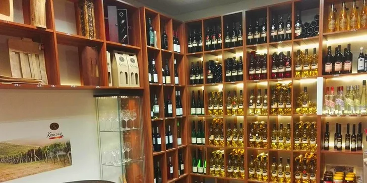 Zastavte se v nově otevřené vinotéce pro pohár horkého svařáčku s sebou