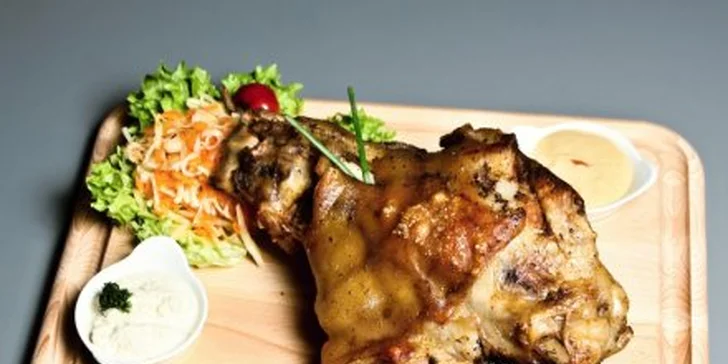 239 Kč za DVĚ výborná pečená kolena na černém pivě a DVA půllitry plzně! Restaurace Baterka na Starém Městě a pořádná bašta se slevou 53 %.