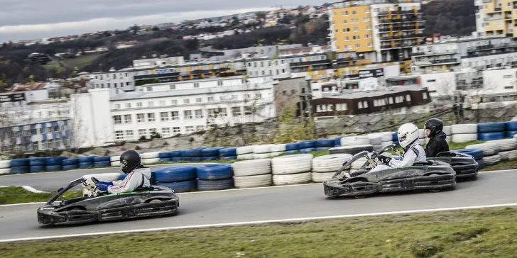 Jízdy v motokáře na jediné venkovní trati v Praze - na suchu, sněhu i vodě