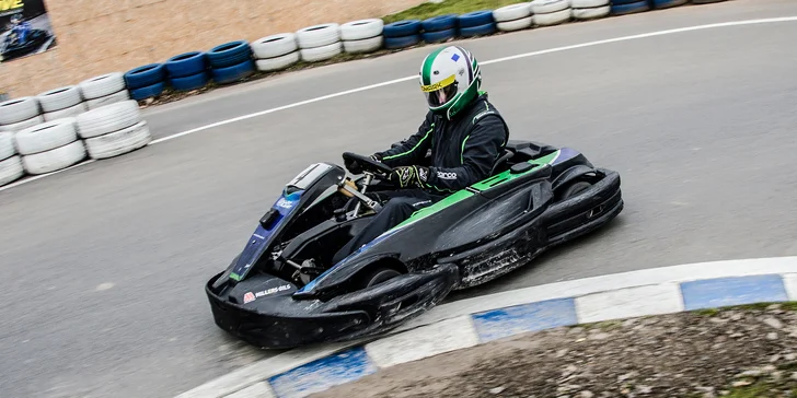 Jízdy v motokáře na jediné venkovní trati v Praze - na suchu, sněhu i vodě