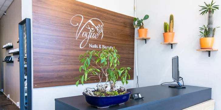 Manikúra nebo pedikúra se Shellacem ve studiu Vogue