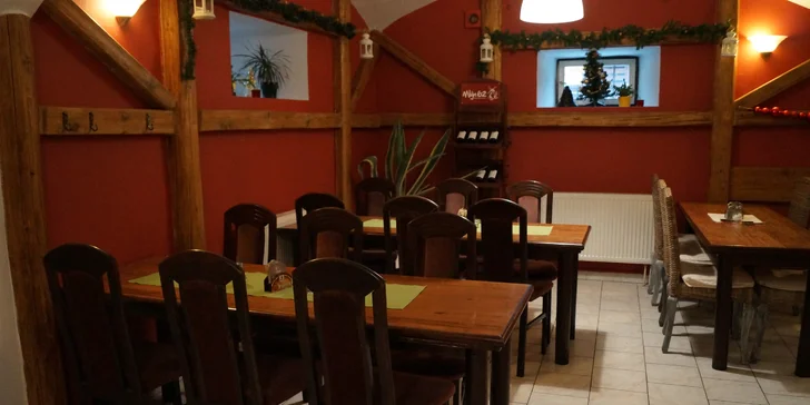 Kuřecí, vepřový či hovězí steak s omáčkou a přílohou nebo rybí menu