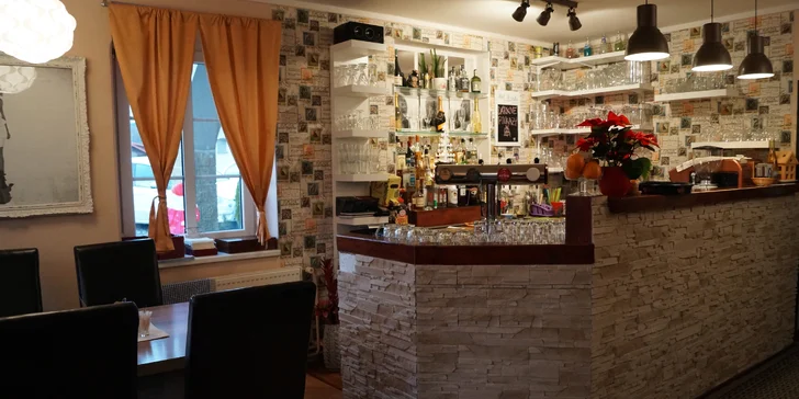 Kuřecí, vepřový či hovězí steak s omáčkou a přílohou nebo rybí menu