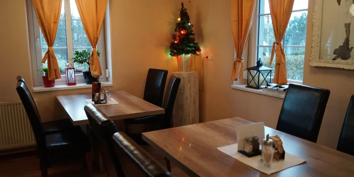 Kuřecí, vepřový či hovězí steak s omáčkou a přílohou nebo rybí menu