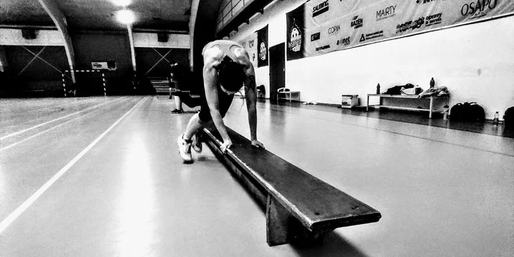 Dejte si do těla na bootcamp tréninku: skupinové venkovní cvičení
