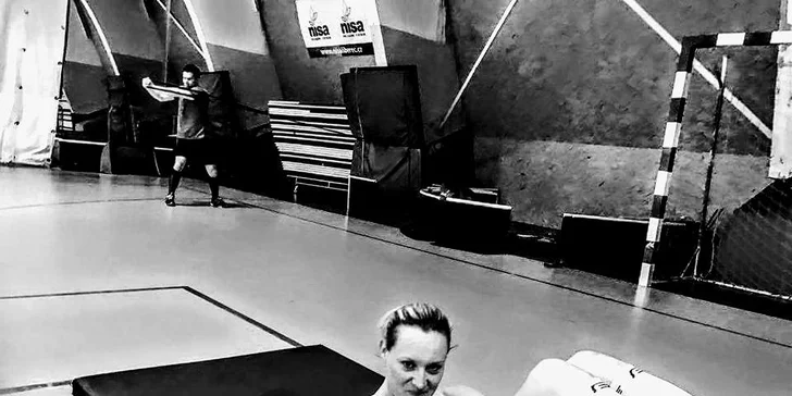 Dejte si do těla na bootcamp tréninku: skupinové venkovní cvičení