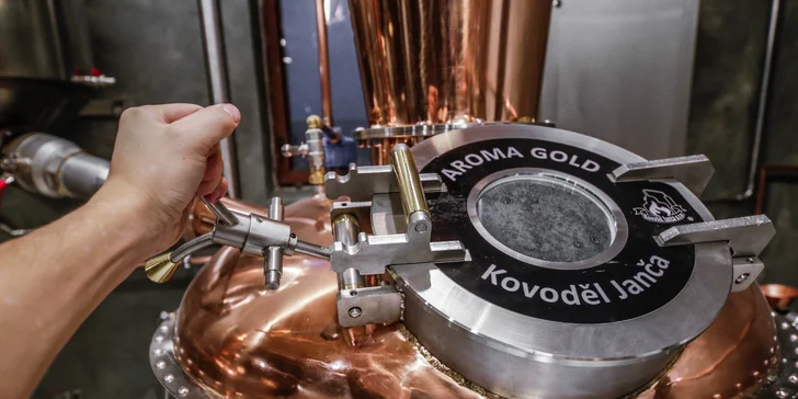 Prohlídka luxusní pálenice včetně varianty s ochutnávkou ovocných destilátů