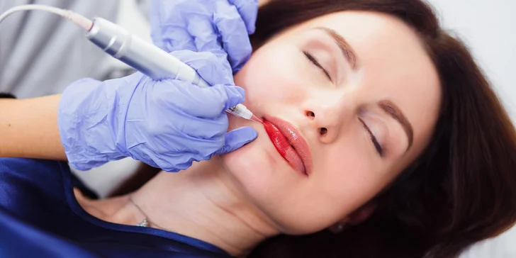 Permanentný make-up: púdrové obočie, akvarelové pery, korekcia