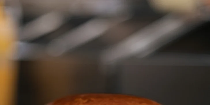 Z kategorie double smash burgerů ochutnáte i pikantní chipotle (uzenou papriku) či trhané vepřové s barbecue omáčkou. 
