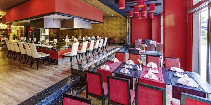 All inclusive jízda začíná v hlavní restauraci Magico, kde na vás čeká show cooking, dětský bufet i bohatá nabídka pro vegany a vegetariány. 