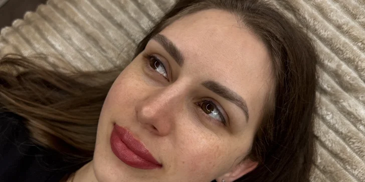 Permanentý makeup pier je jemný a prirodzený.