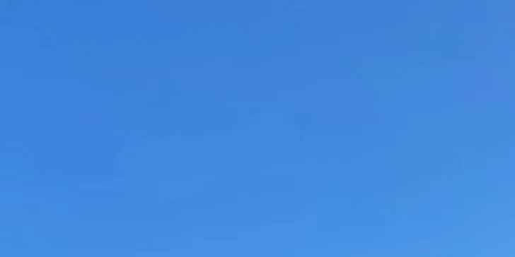 Pohledem na hrad se budete kochat přes řeku. A pojďte i na prohlídku, vstup na základní okruh je v ceně. 