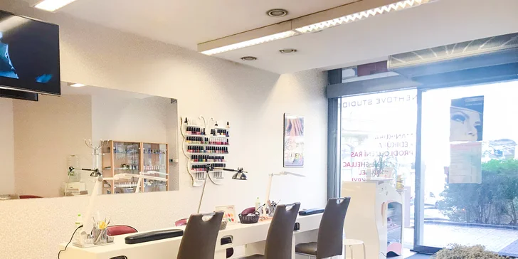 Nabídka zahrnuje klasickou pedikúru, gel lak či Shellac i péči Footlogix.