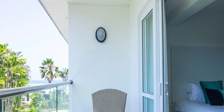 Pokoje mají balkon nebo terasu.