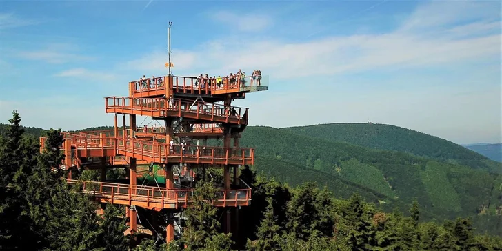 Objevujte Beskydy. Vyšlápněte na Radhošť, projděte se korunami stromů nebo vyjeďte do Štramberka. 