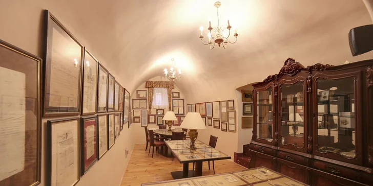Přímo v penzionu je Muzeum tajných spolků, vstupenku máte v ceně.