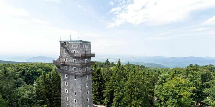 Kékestető je najvyšším vrchom Maďarska (1 014 m), kde sa nachádza aj rozhľadňa a vysielacia veža, z ktorej je úžasný výhľad na pohorie Matra.	