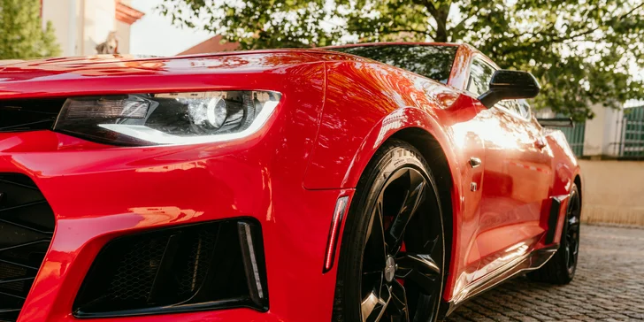 Chevrolet Camaro to s přehledem vytáhne až na 290 km/h.