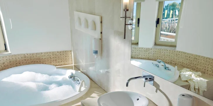 Presidential apartmá má také vířivku.