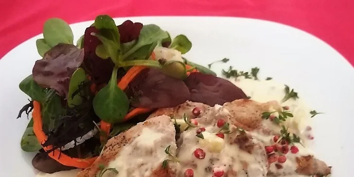 Na výběr máte vepřovou panenku a hovězí rump steak. 