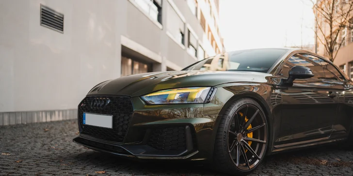 V ceně je dálniční známka.