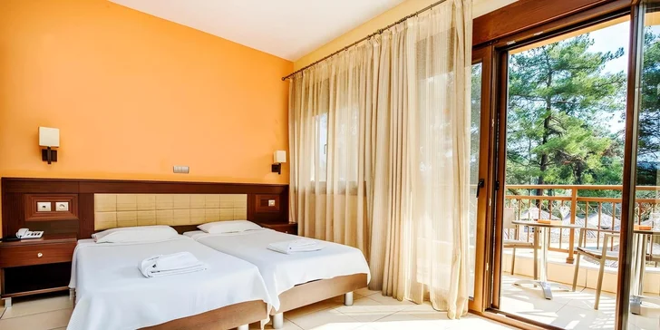 K pokoji náleží balkon či terasa.